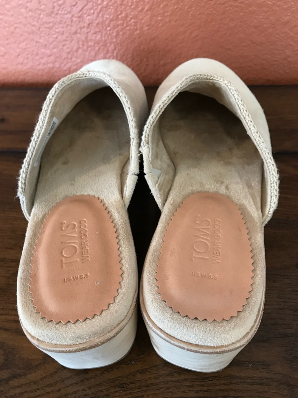 TOMS Women’s 8.5 Addison Neutral Cream Suede Round Toe Mule Wooden Clogs in EUC - Picture 10 of 16